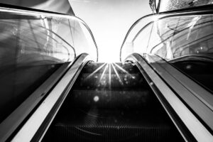 Surprise on top of the stairs Sebastien Desnoulez - Tirage photographique d'art - Photographie d'art - Une image pour rêver